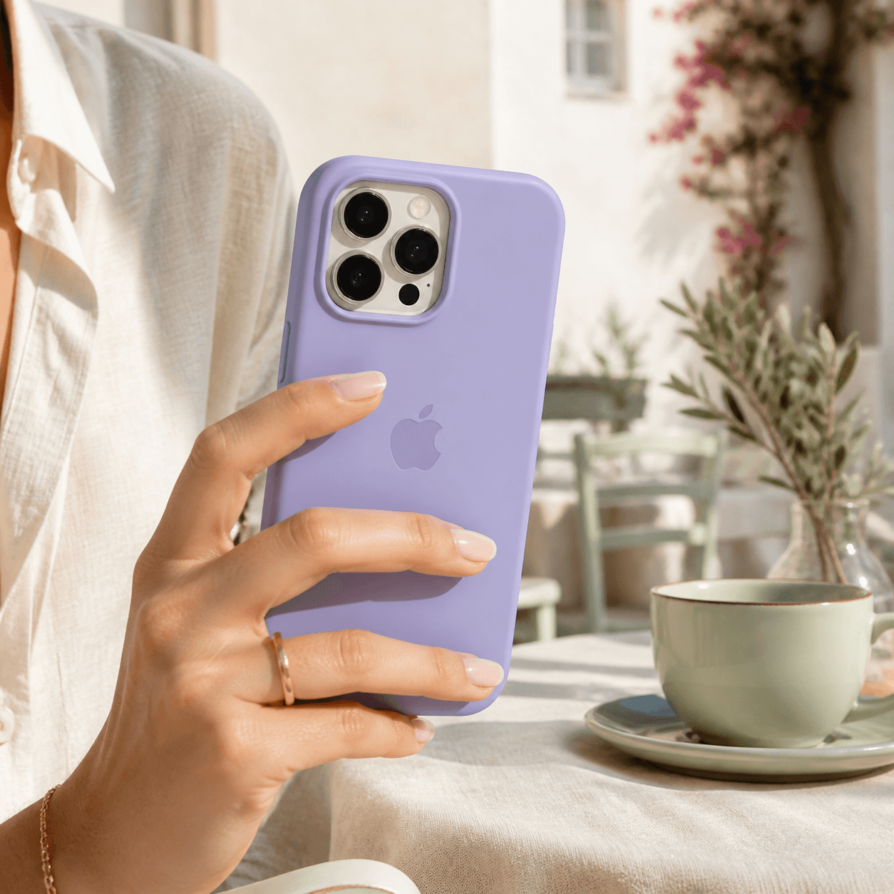 Lilac Haze case in everyday use